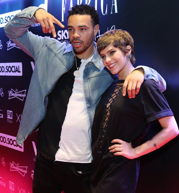 O rapper e DJ Maejor com Isabella Santoni (Foto: Marcos Ferreira/Brazil News)