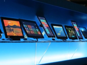 Tablets com processador Intel foram apresentados na CES 2013 (Foto: Daniela Braun/G1)