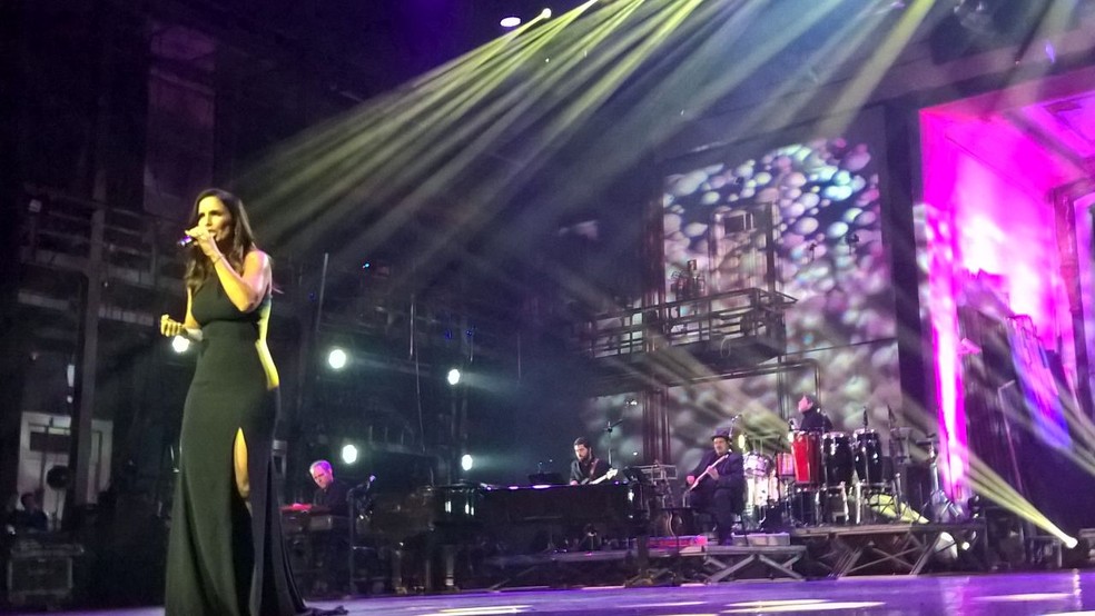 Ivete Sangalo interpreta 'Sangue Latino', do Secos & Molhados (Foto: Carlos Brito/G1)