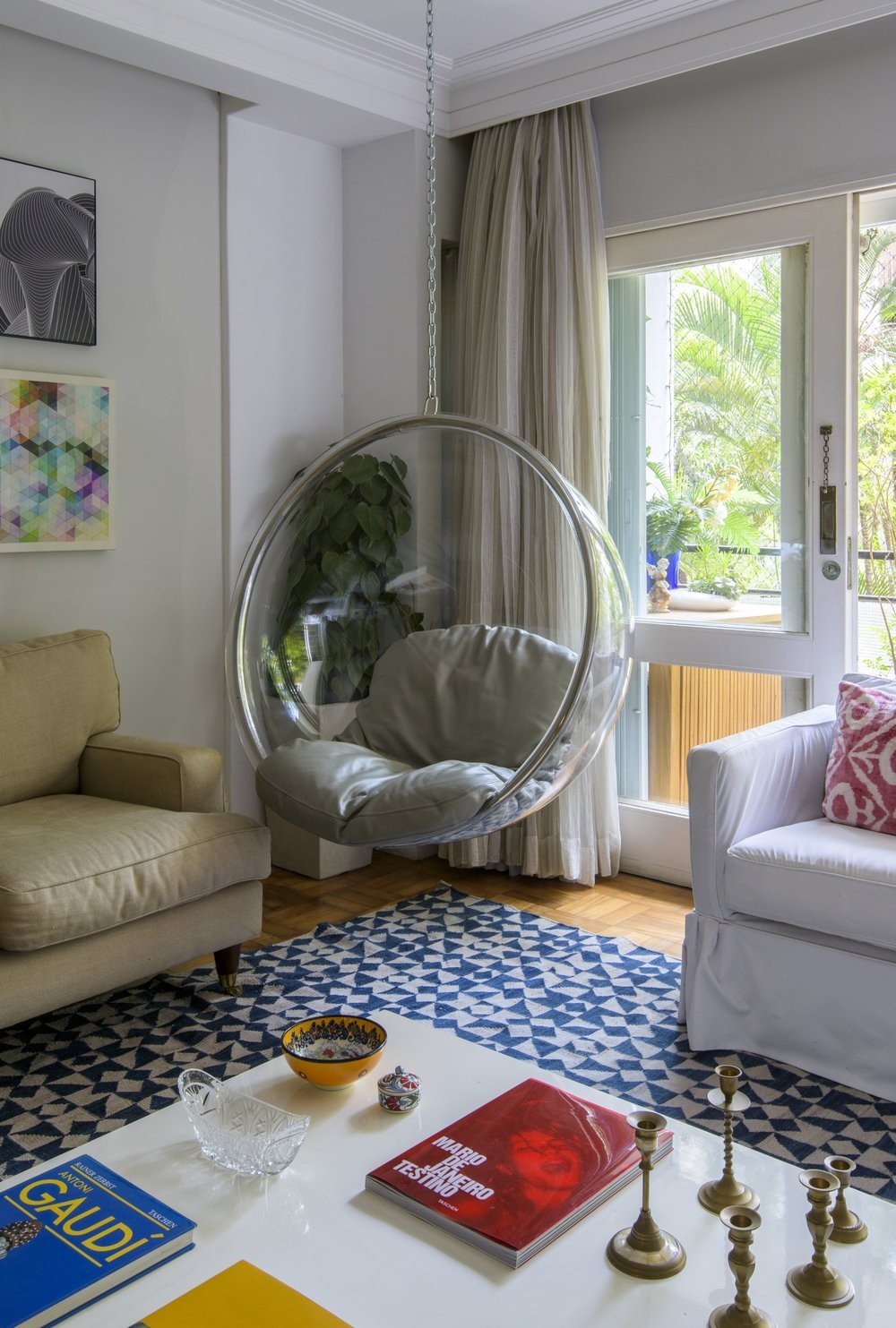 Décor do dia: sala de estar com balanço e varanda integrada (Foto: Edson Ferreira)
