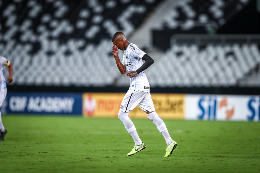 Jean Pyerre atravessa fase mais goleadora e coloca Grêmio no topo dos gols de falta do Brasileirão