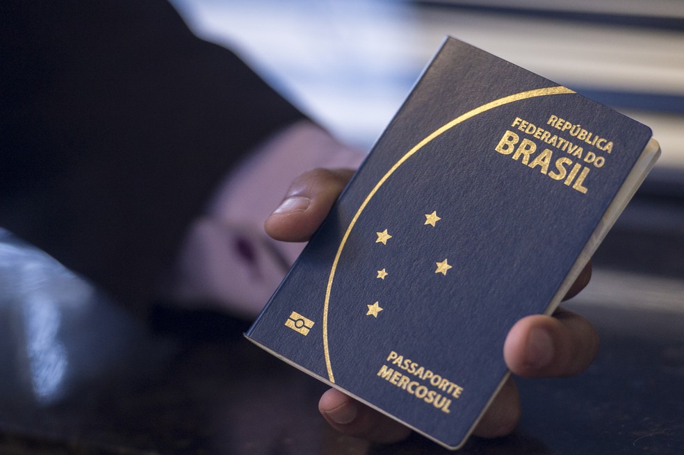 Passaporte brasileiro — Foto: Agência Brasil