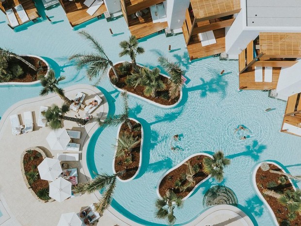 Hotel na Grécia retrata cenário semelhante ao das Maldivas (Foto: divulgação)