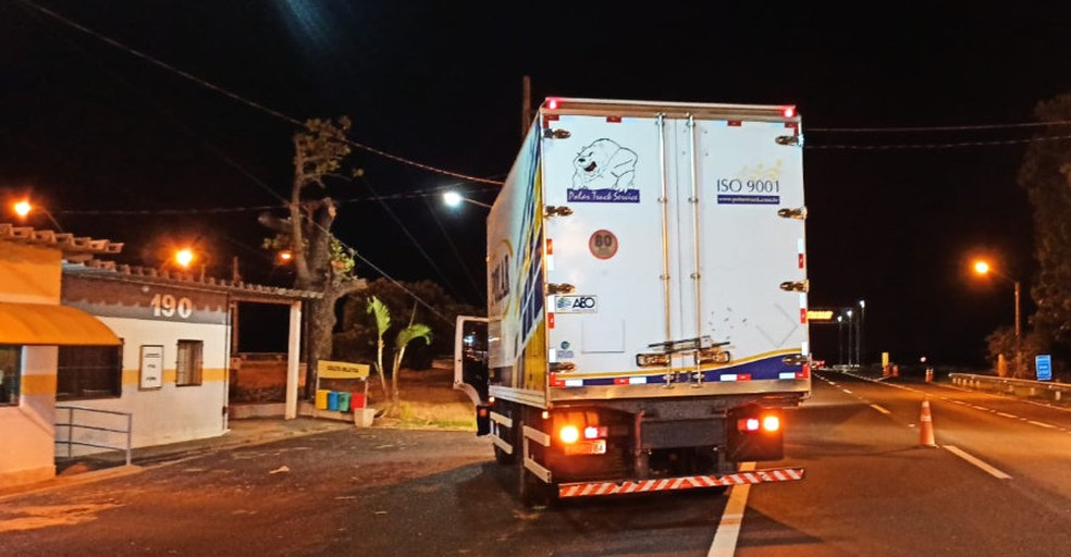 Motorista conseguiu parar caminh&atilde;o e pedir ajuda &mdash; Foto: Revista Daquele Modelo