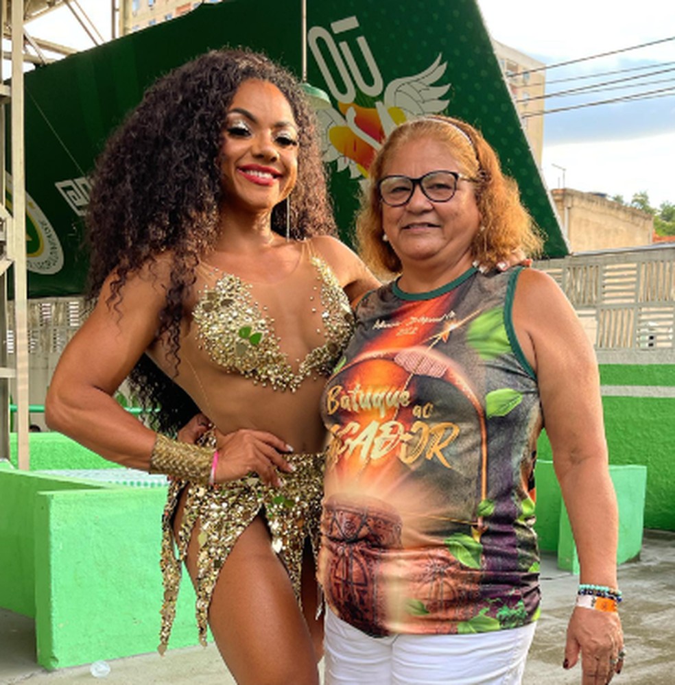Mayara com a mãe Josiane: parceira na dieta — Foto: Reprodução/Redes sociais