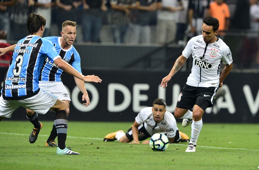Corinthians lidera com nove pontos de vantagem para o Grêmio, segundo colocado (Foto: Marcos Ribolli)