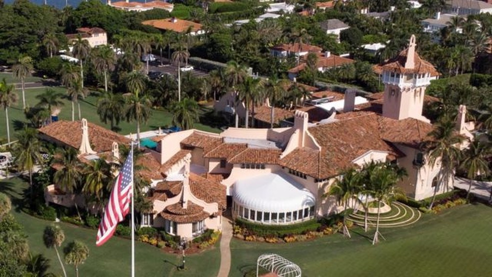 Uma vista aérea da casa do ex-presidente dos EUA, Donald Trump, em Mar-a-Lago, na Flórida (EUA) — Foto: REUTERS/via BBC