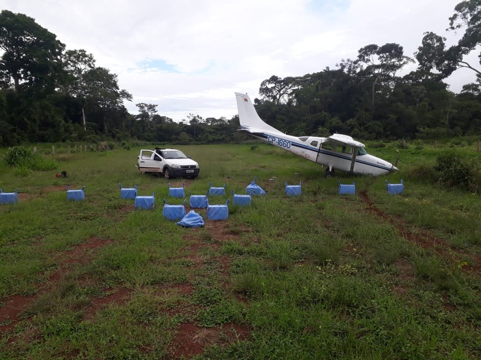 Avião com droga foi apreendido em Comodoro — Foto: Sesp-MT/Assessoria