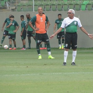 Givanildo Oliveira comanda treino América-MG Independência (Foto: Lucas Borges)