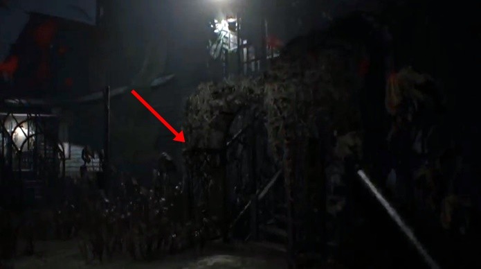 Segunda foto secreta de Resident Evil 7 fica no quintal da propriedade (Foto: Reprodução/Felipe Demartini)