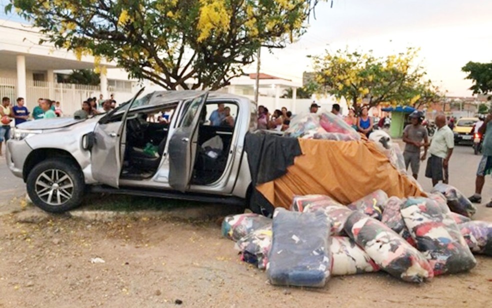 Carga roubada por suspeitos foi apreendida na Bahia (Foto: Site Bahia10)