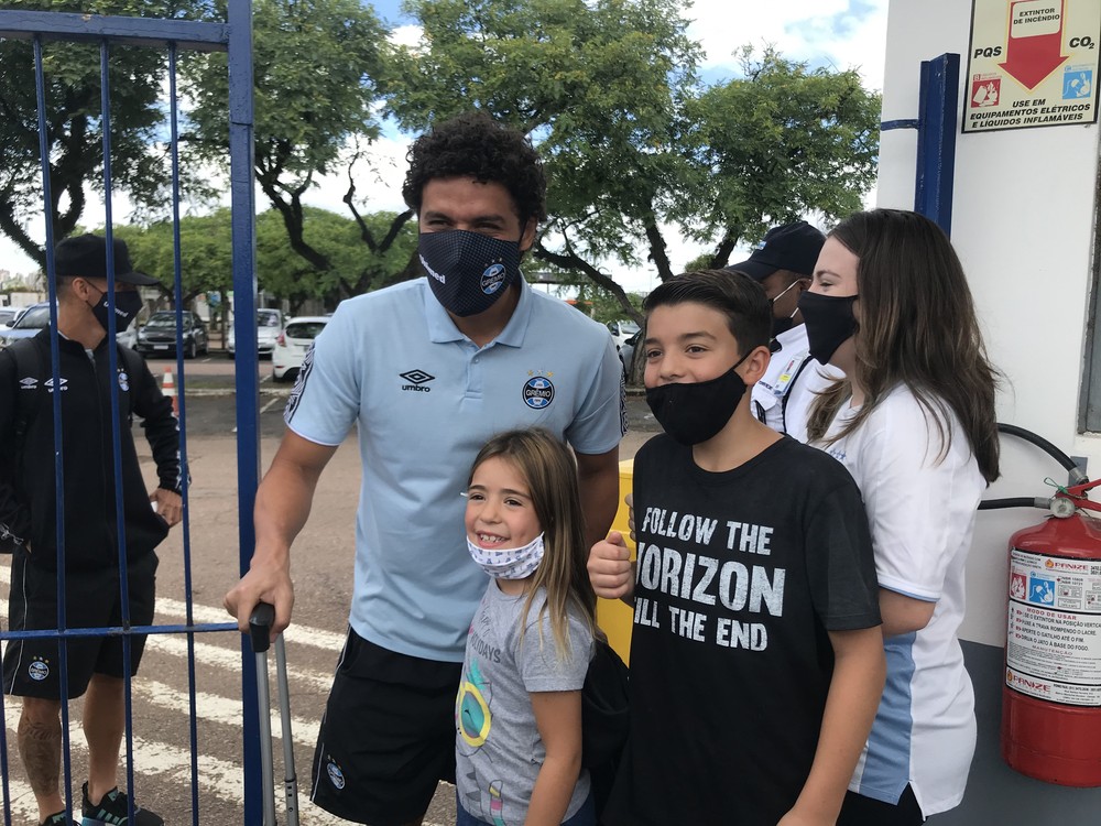 Grêmio recebe carinho na volta a Porto Alegre, e Victor Ferraz vibra: Merecíamos esta final