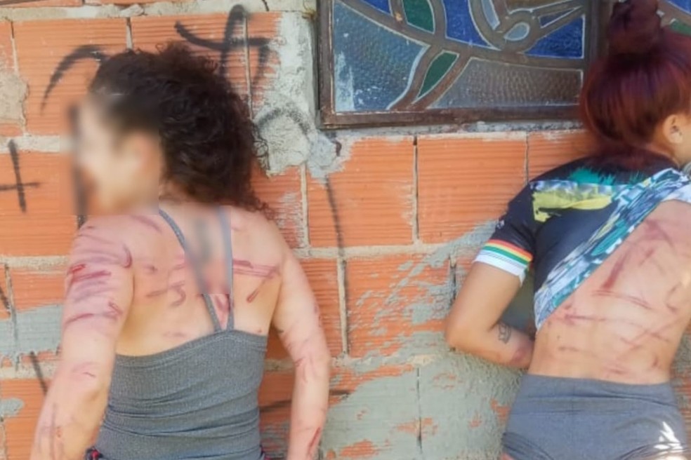 Mulheres são agredidas e filmadas por membros de facção criminosa em Fortaleza. — Foto: Reprodução