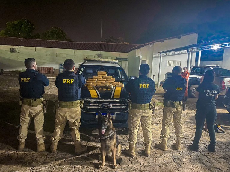 Sargento da PM do Ceará é preso transportando 20 kg de pasta base de cocaína no Piauí