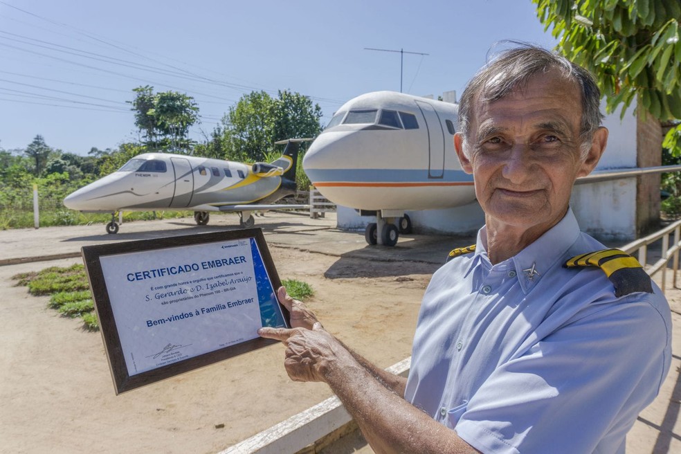 Geraldo Araújo, dono da casa-avião recebeu certificado da Embraer por construção de simulador de voo — Foto: arquivo 