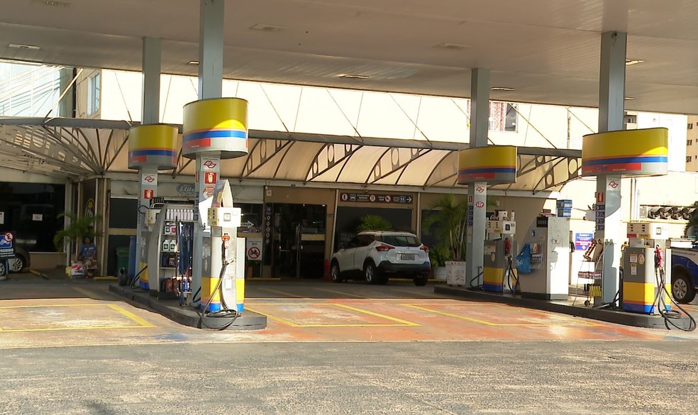 Posto de combustível em Ribeirão Preto, SP — Foto: Reprodução/EPTV