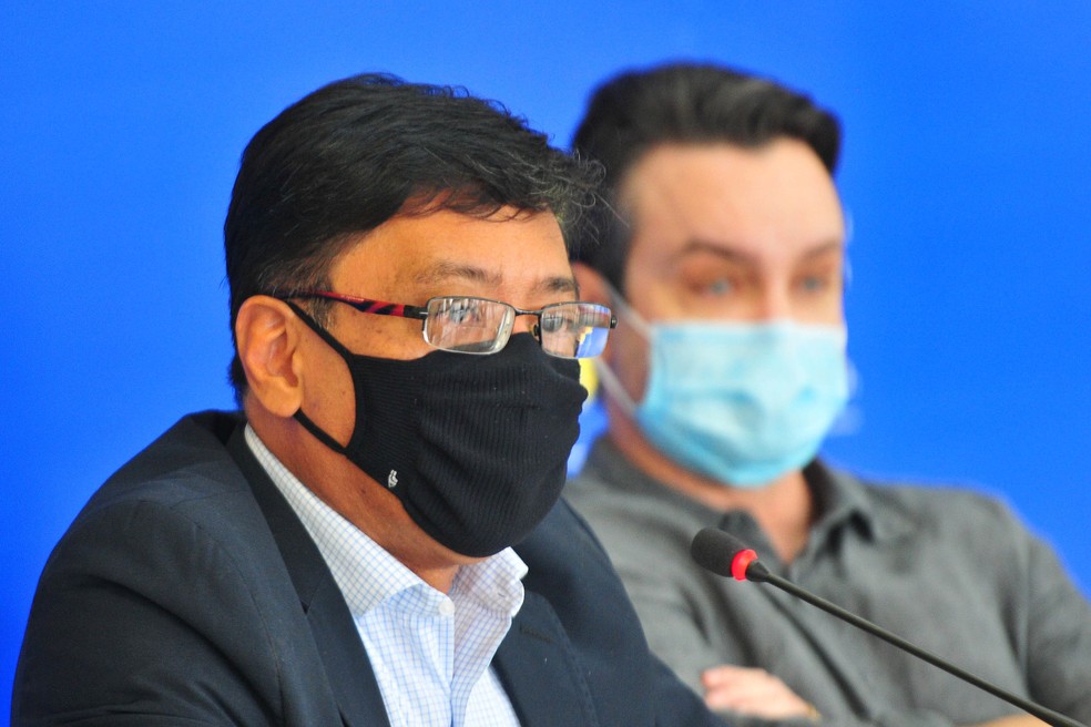 Secretário de Saúde do Distrito Federal, Osni Okumoto, em coletiva de imprensa — Foto: Joel Rodrigues / Agência Brasília