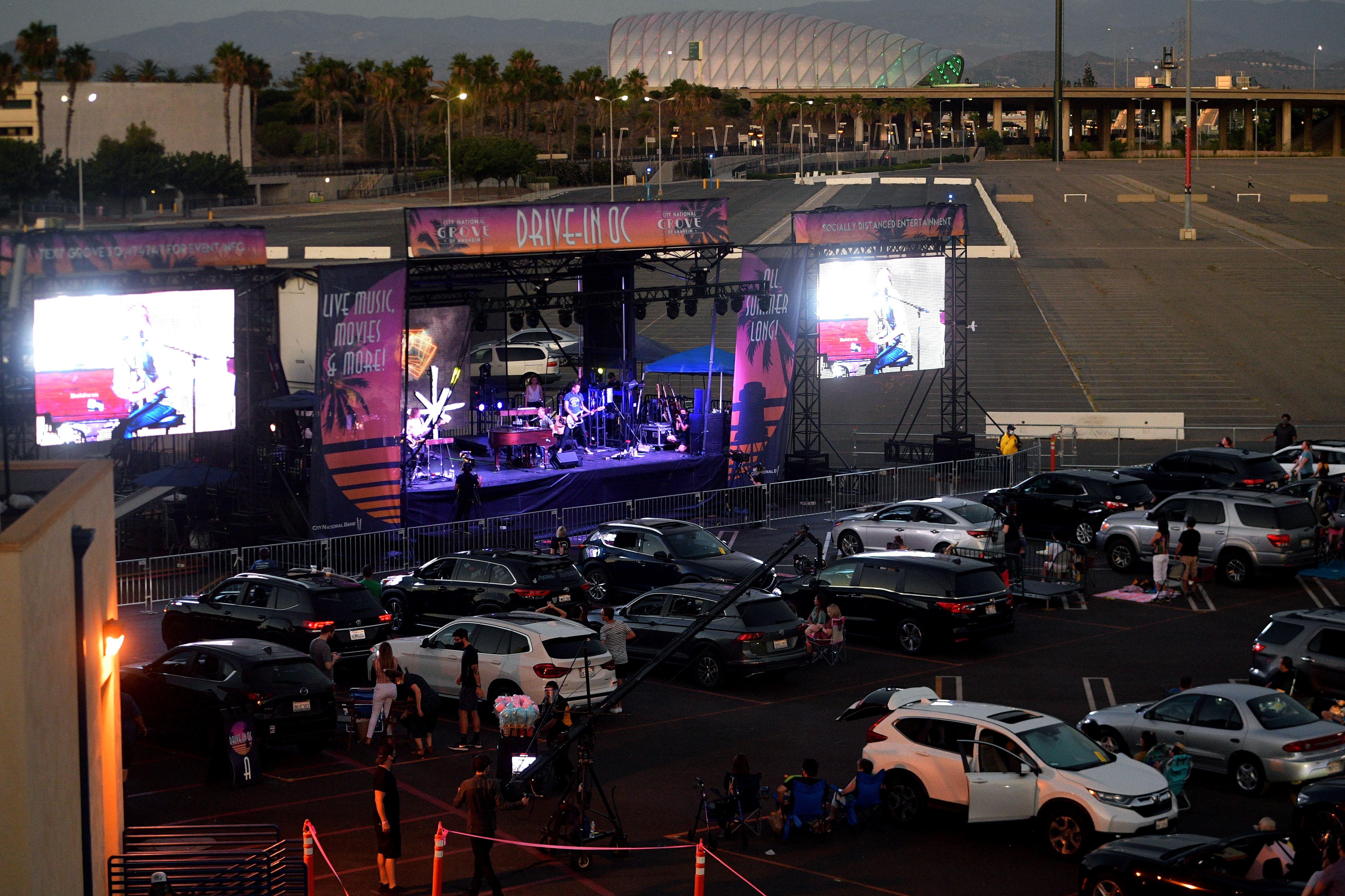 Show drive-in na Califórnia, nos Estados Unidos, em 10 de julho (Foto: Getty Images)