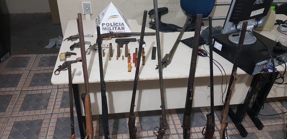 Polícia apreendeu 16 armas e munições — Foto: Polícia Militar/ Divulgação