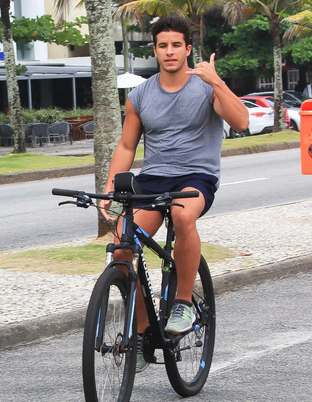 Ricky Tavares pedala na orla carioca (Foto: Fabricio Pioyani /Agnews)