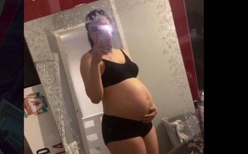 Mãe mostra que sua barriga de grávida só apareceu duas semanas antes do  parto