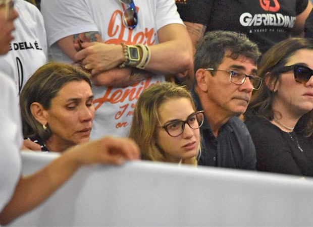 Ana Maria, mãe de Gabriel Diniz, Karoline Calheiros, a namorada, Francisco Diniz, pai do cantor (Foto: Felipe Souto/ Ed. Globo)