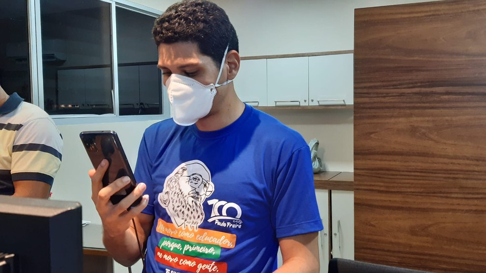 Coordenador-geral do Sindicato dos Trabalhadores em Educação do RN, Bruno Vital, relata golpe sofrido por servidores (Arquivo) — Foto: Sérgio Henrique Santos/Inter TV Cabugi