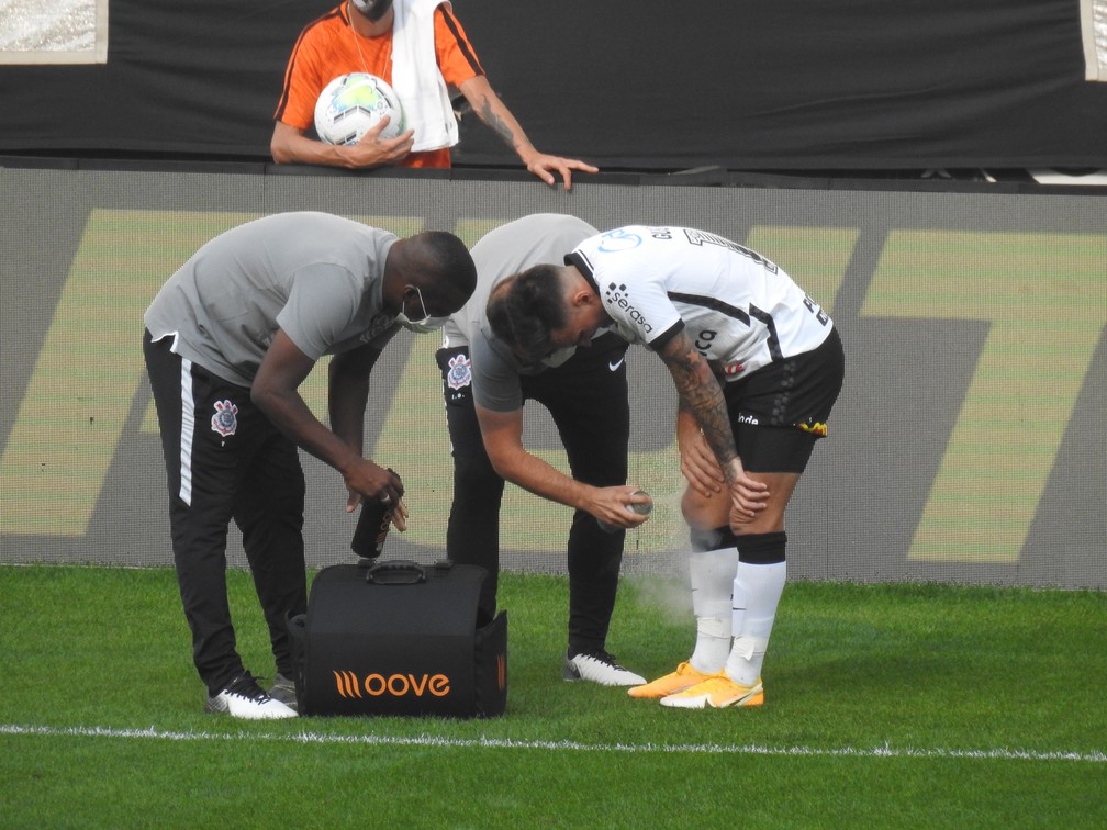 Gustavo Mosquito e Fagner sentem dores e serão reavaliados pelos médicos do Corinthians