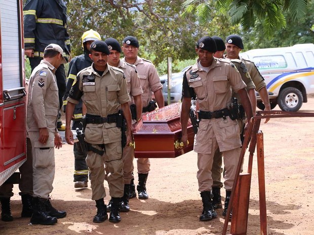 Corpo de soldado morto na Barra é enterrado sob palmas de policiais e  amigos - Sertão em Dia