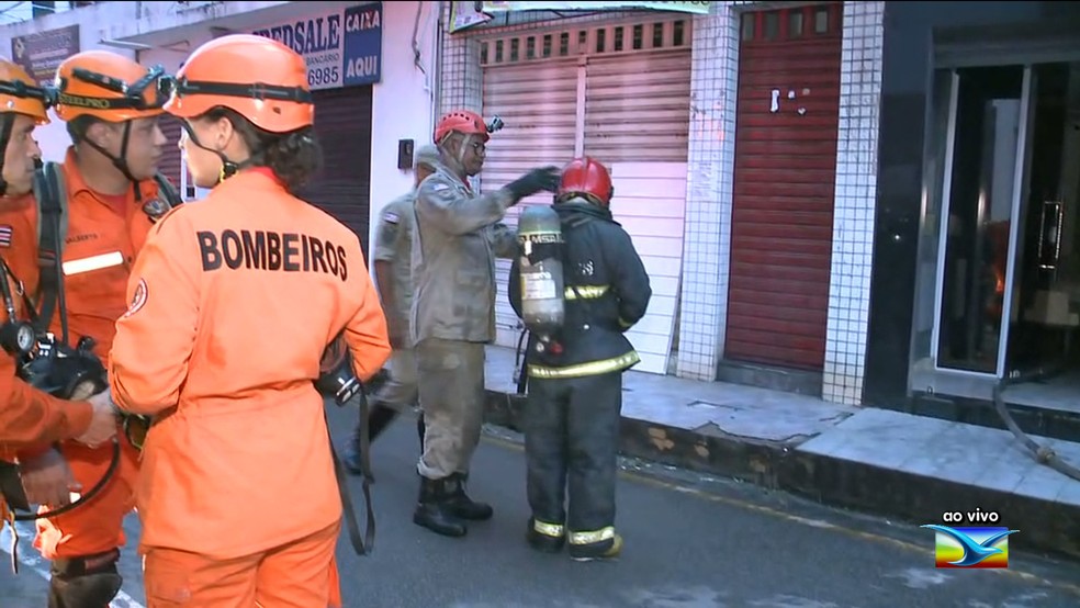 IncÃªndio em prÃ©dio no bairro SÃ£o Francisco, em SÃ£o LuÃ­s â Foto: ReproduÃ§Ã£o / TV Mirante