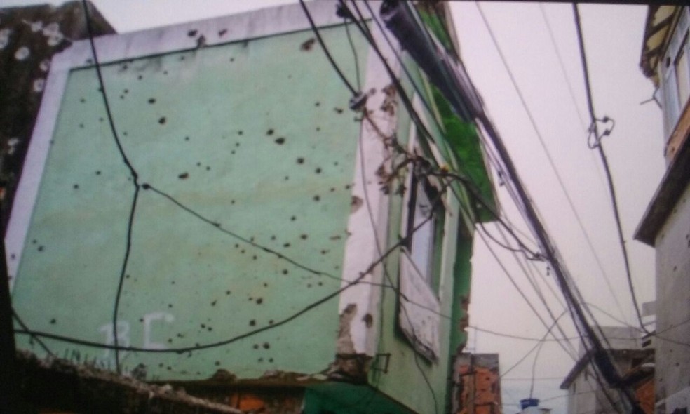 Residências que ficam no entorno do Largo do Samba são alvos de tiros com frequência  (Foto: Divulgação)
