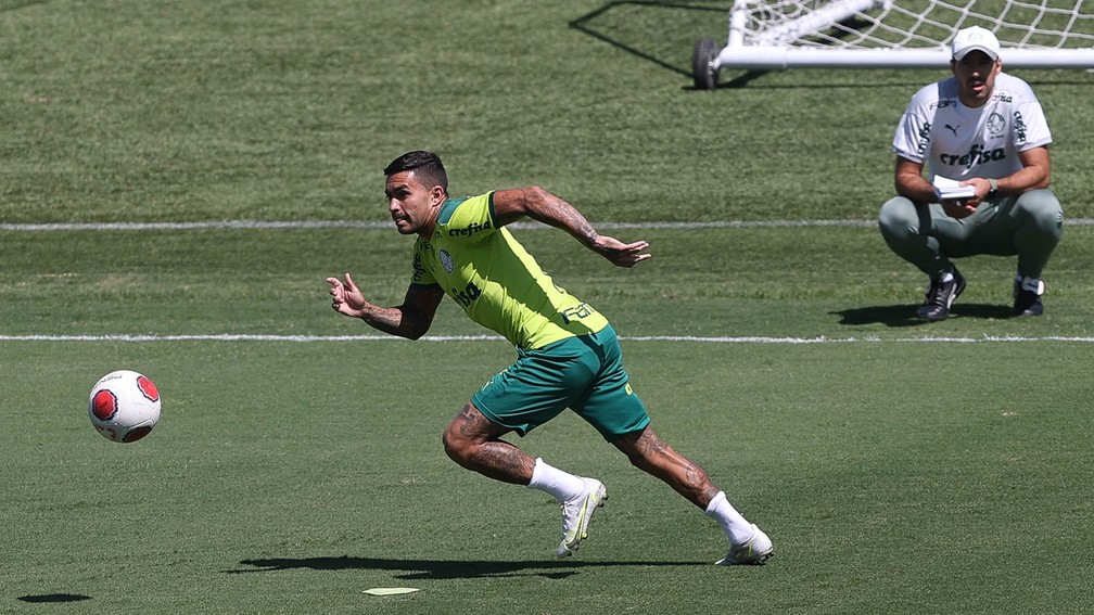 Exemplo de Abel em decisões, Dudu volta a liderar no Palmeiras