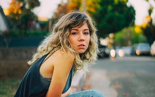 Atriz de 'iCarly' e 'Sam &amp; Cat' revela luta desde os 11 contra anorexia e  culpa m&atilde;e - Monet | Celebridades