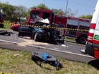Pai e filho morrem em acidente entre carro e caminhão em Oriente