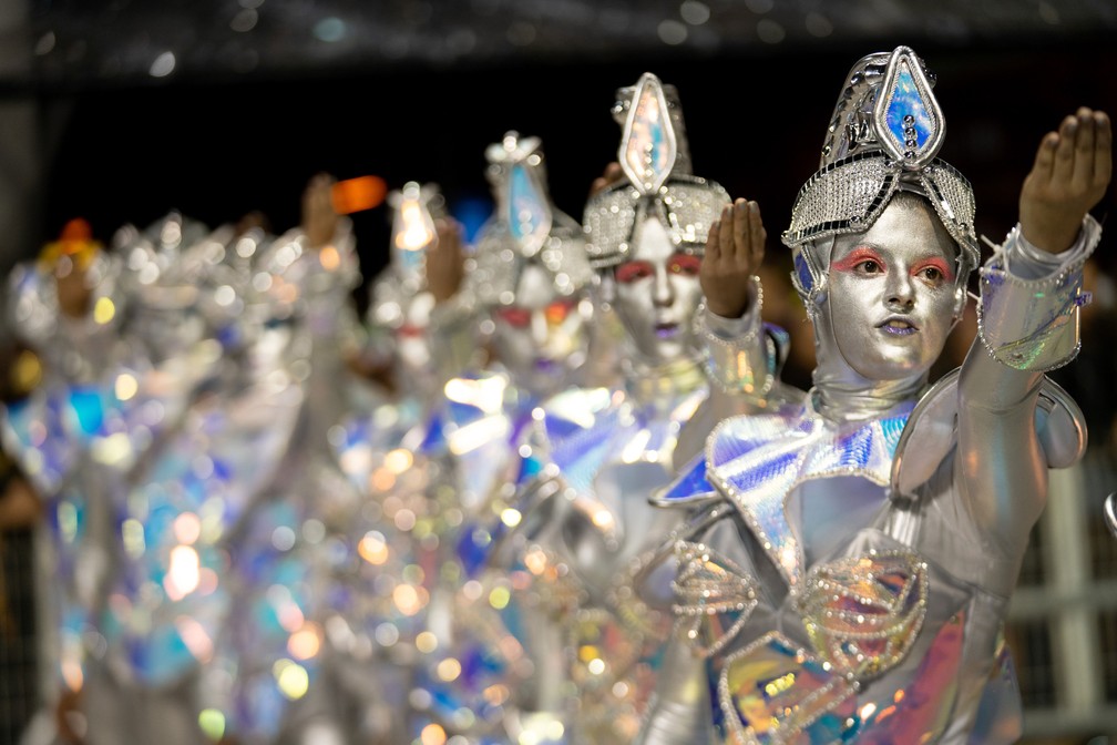 Águia de Ouro conquista o seu primeiro título com enredo sobre a evolução do conhecimento humano — Foto: Marcelo Brandt/G1