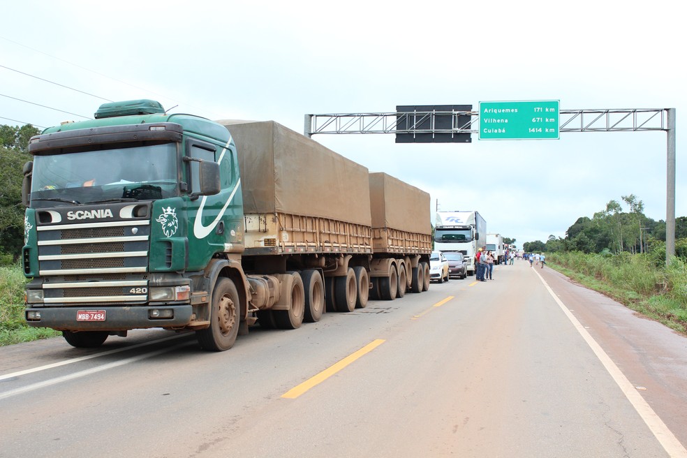 De Ariquemes para Porto Velho o congestionamento é de dois quilômetros, segundo a PRF (Foto: Hosana Morais/G1)