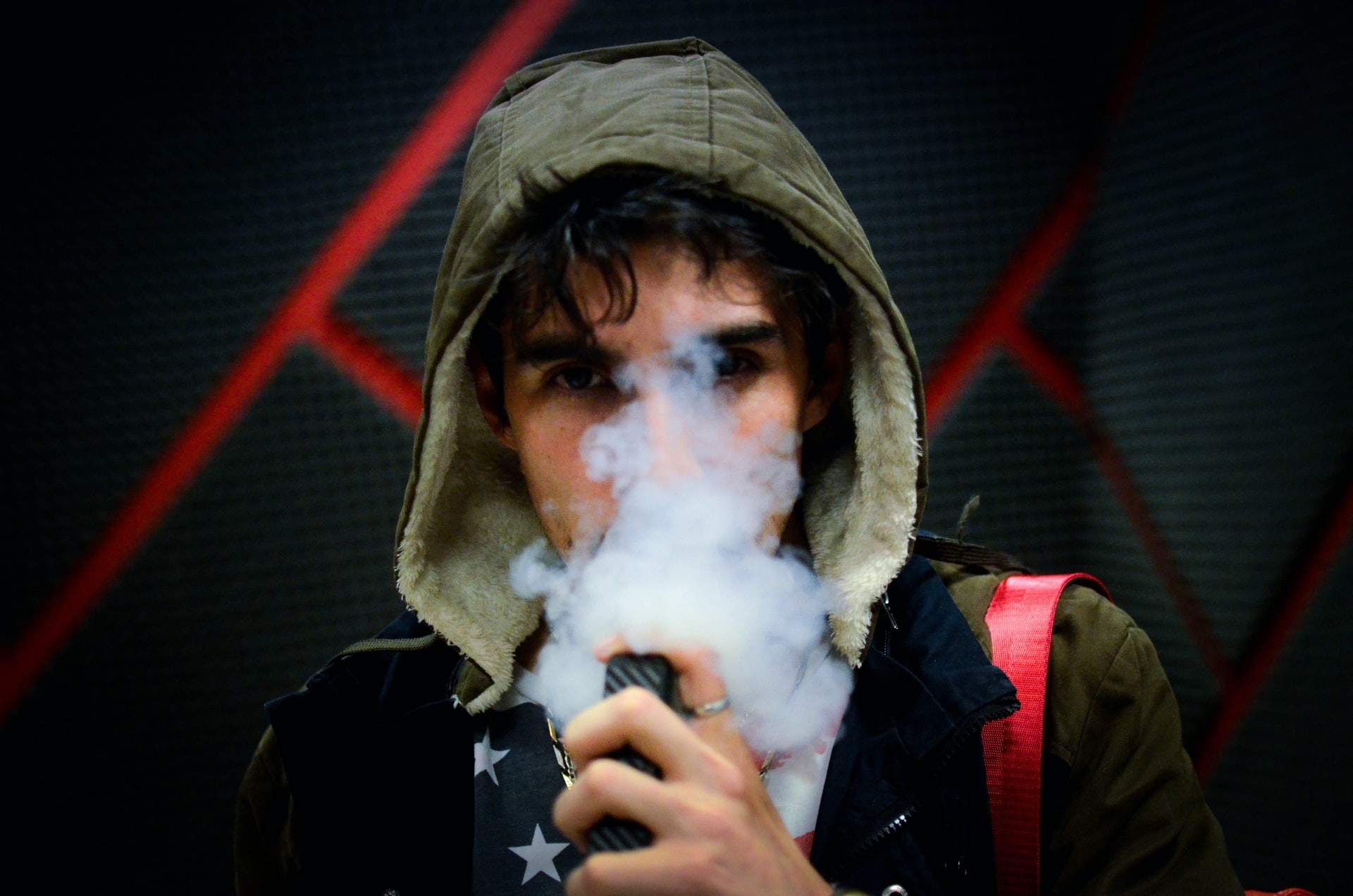 Pesquisadores dizem que cigarro vaporizador aumenta o risco de contrair Covid-19  (Foto: Unsplash)