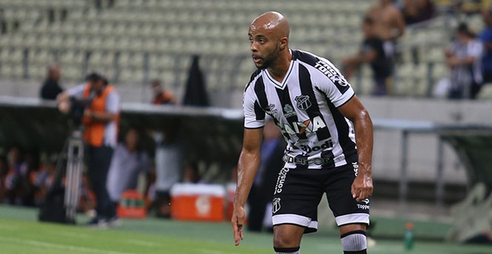 Romário, lateral-esquerdo do Ceará, não enfrenta o Juventude (Foto: Christian Alekson/Cearasc.com)