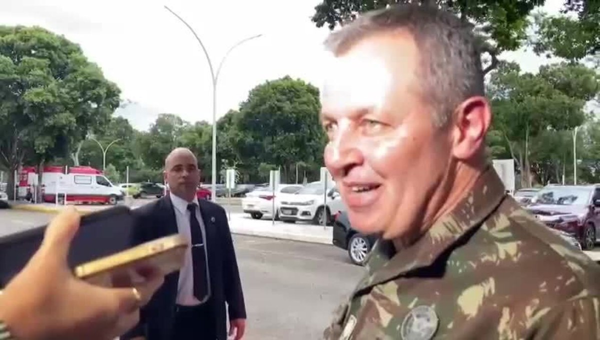 'Ninguém está acima da lei', diz comandante do Exército ao ser questionado sobre punição a militares em atos golpistas