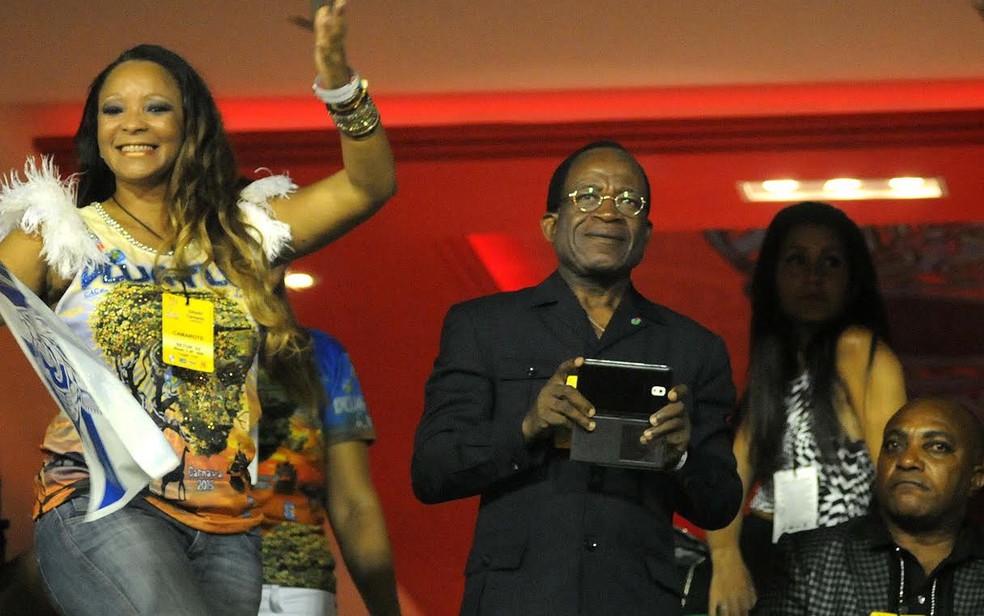 O ditador de Guiné Equatorial, Theodore Nguema Obiang, pai de Teodorín, acompanhou o desfile da Beija-Flor em um camarote na Sapucaí — Foto: Alexandre Durão/G1