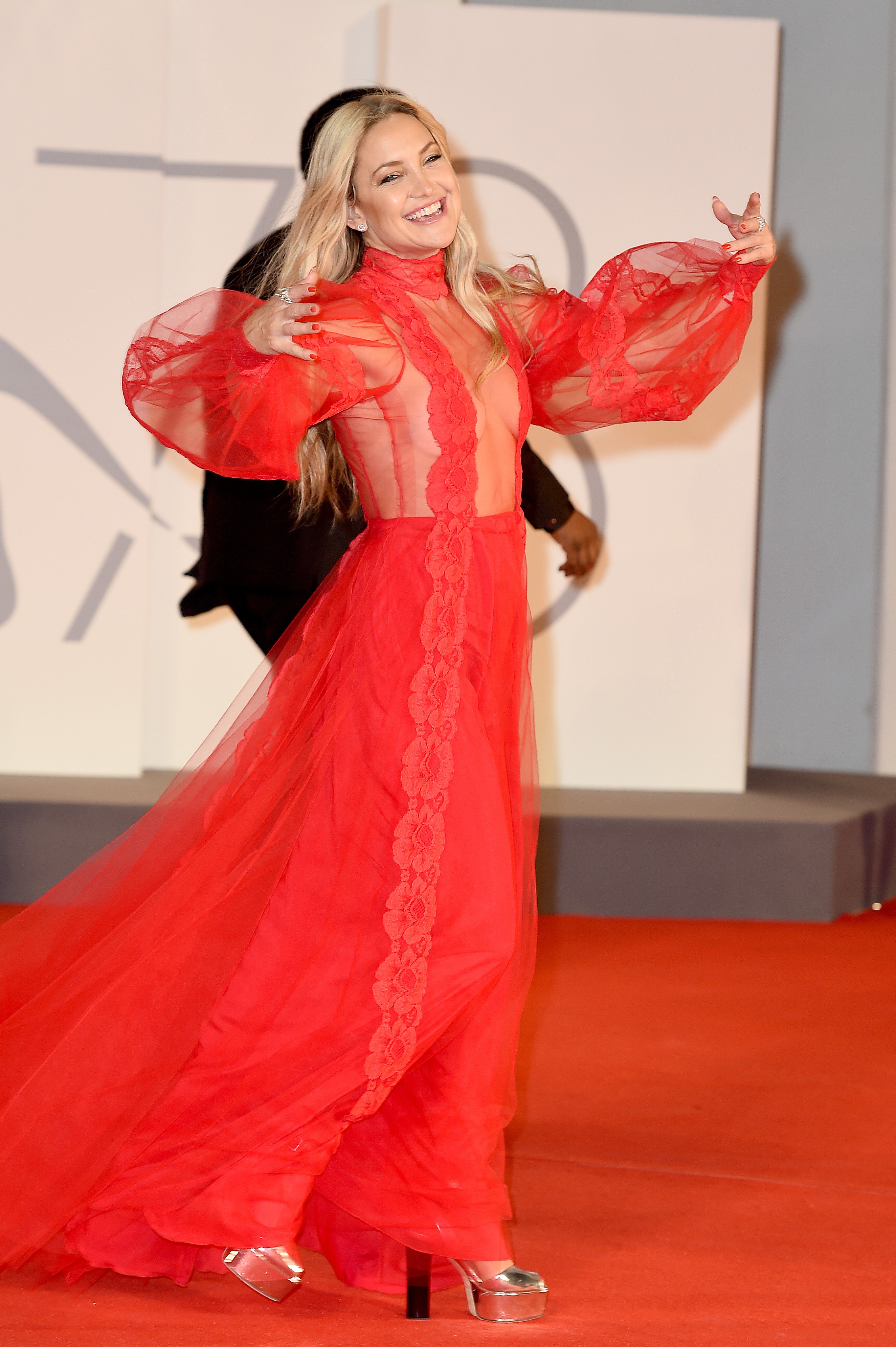 A atriz Kate Hudson durante sua passagem pelo Festival de Veneza de 2021 (Foto: Getty Images)