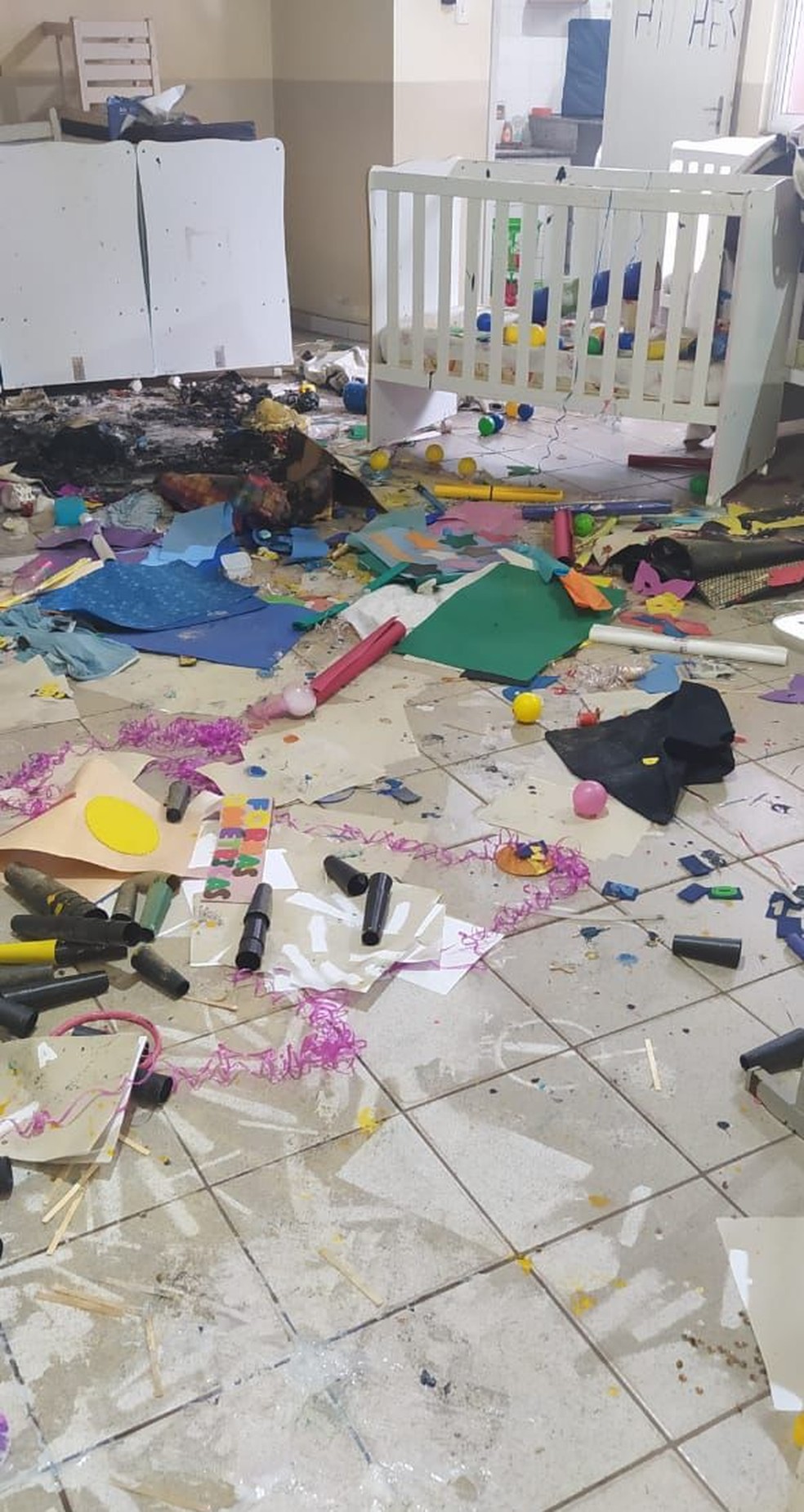 Creche fica destruída após vândalos invadirem local — Foto: Divulgação