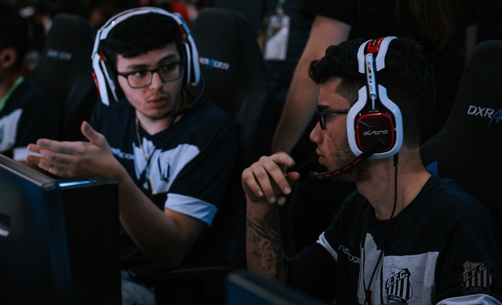 Santos sagrou-se campeão do Logitech G Challenge 2018 — Foto: Reprodução/Santos