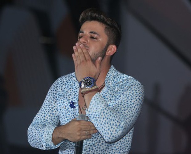 Cristiano Araújo soltou a voz no Festival de Verão de 2014 (Foto: TV Globo)