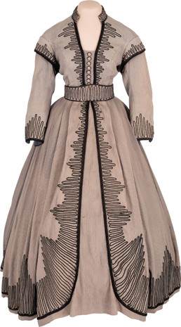 Na foto, o vestido usado em diversas cenas do filme E o vento levou (1939) por Vivien Leigh como Scarlett O&#39;Hara (Foto: Emily Clements/Heritage Auctions, HA.com/AP)
