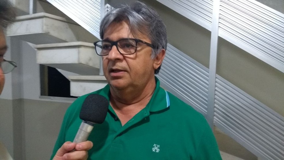 Aldeone Abrantes anuncia a contratação de atacante Kléber Demolidor  (Foto: Cisco Nobre / GloboEsporte.com)