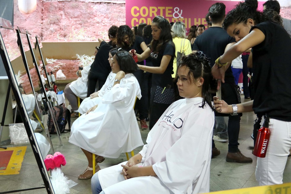 Campanha arrecada cabelo para confecção de perucas para crianças com câncer (Foto: Andre Borges/Agência Brasília)
