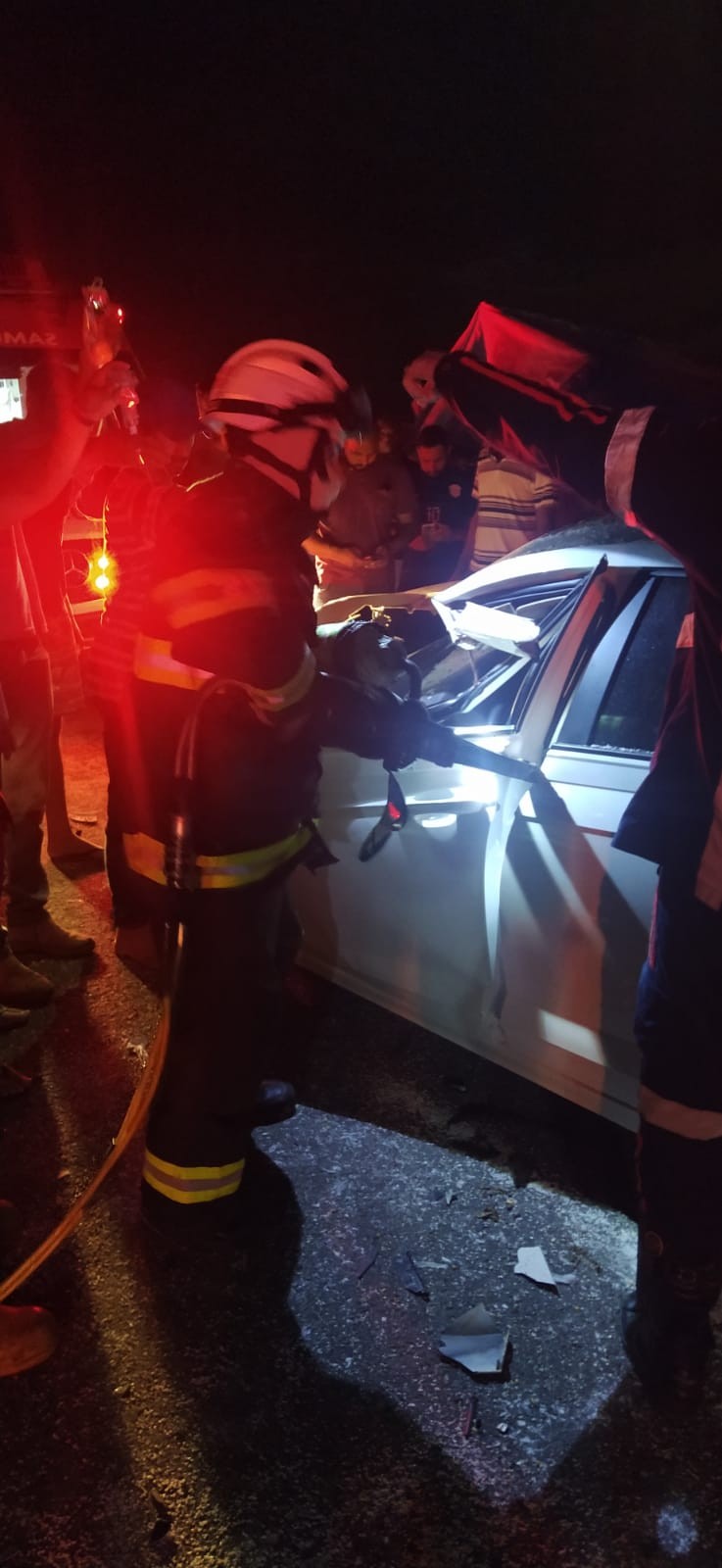 Acidente entre carro e máquina colheitadeira deixa duas pessoas feridas no oeste da Bahia 