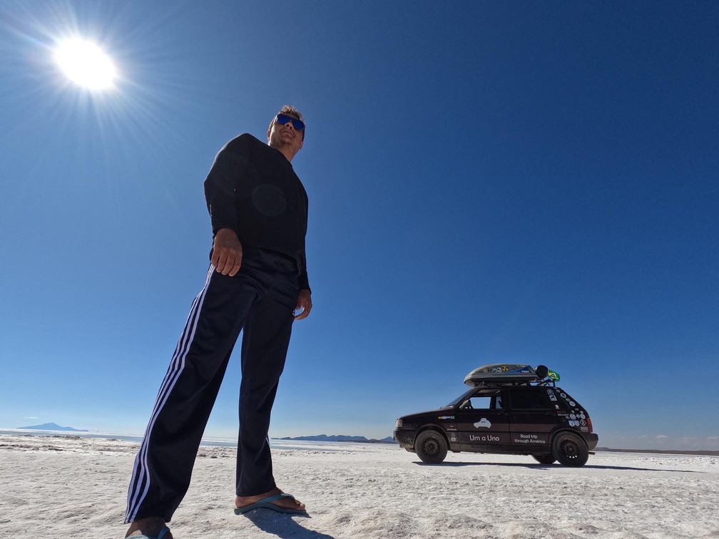 Passagem de Luiz pelo Salar de Uyuni, maior deserto de sal do mundo, na Bolívia — Foto: Arquivo pessoal/ Luiz Torello