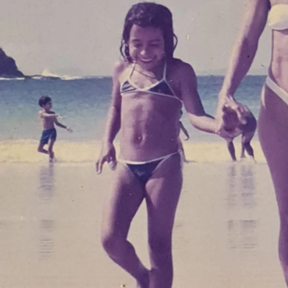 Anitta abre álbum de fotos nostálgicas para celebrar os 29 anos  (Foto: Reprodução / Instagram)